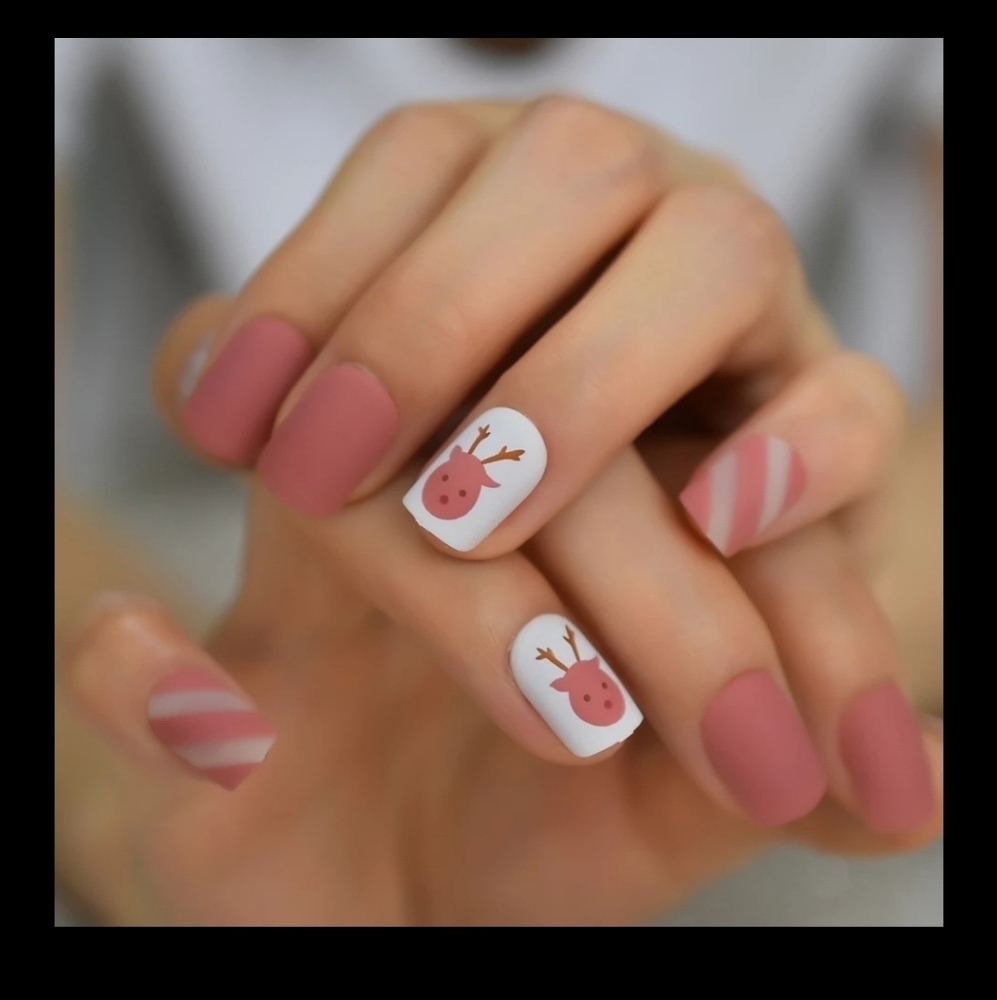 Reindeer and snowflake press on nails